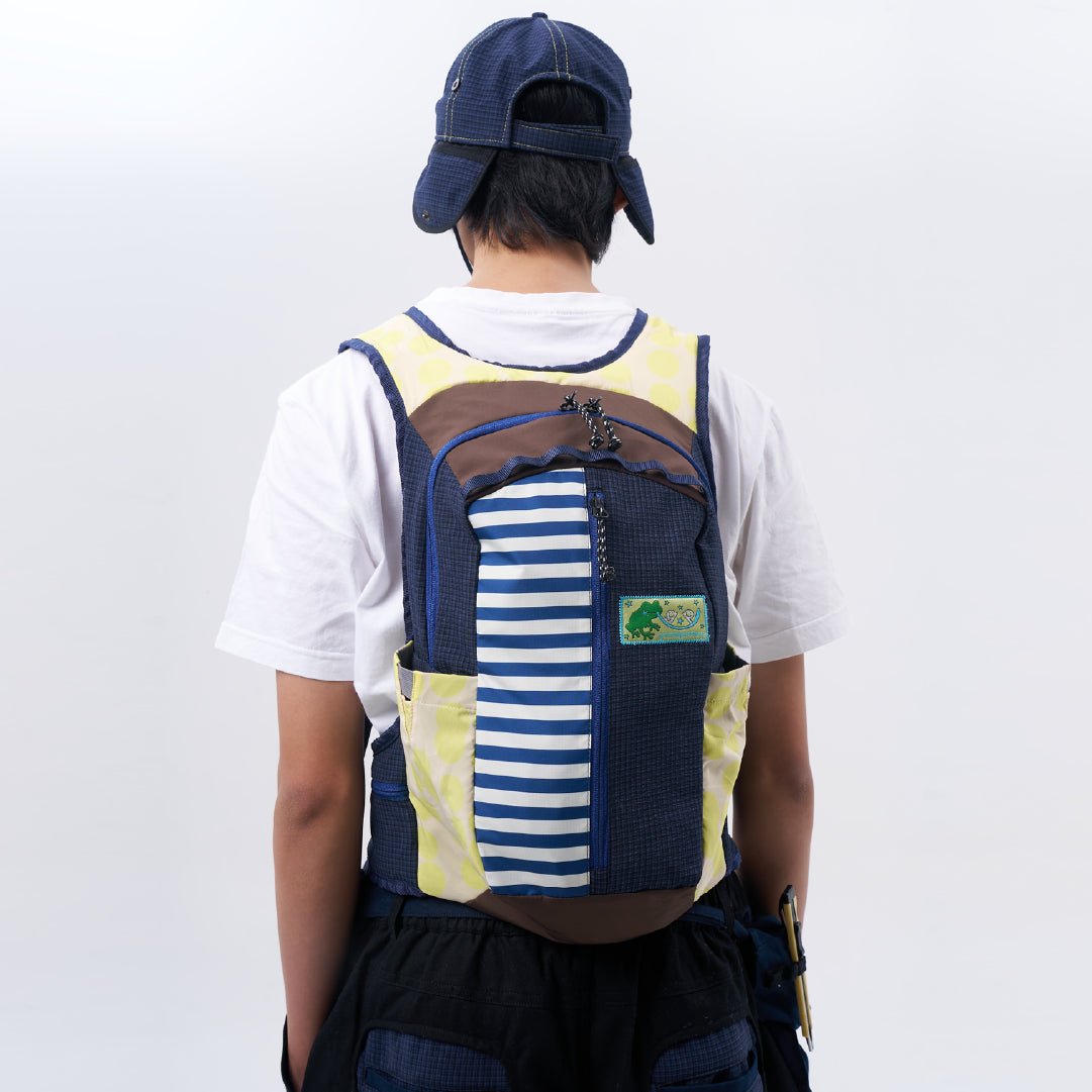 Jetpack Bag dikenakan di punggung