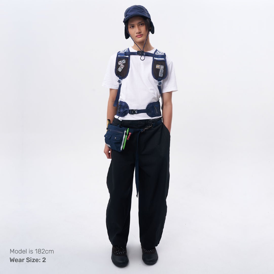 Model mengenakan Multifunction Tactical Pants