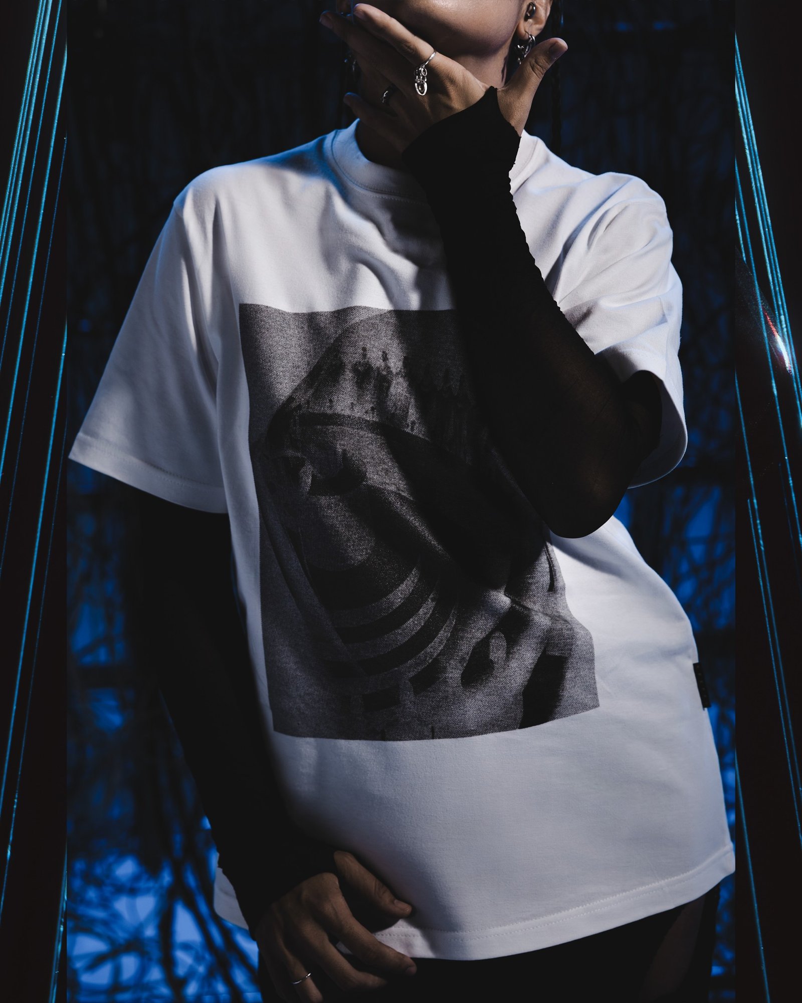 Detail kaus grafis dalam lookbook RESILIENCE Bharatadanu dan KEEPFS